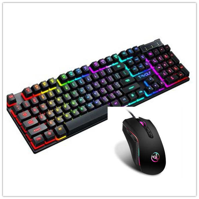 Teclado Gaming retroiluminado sobre el escritorio