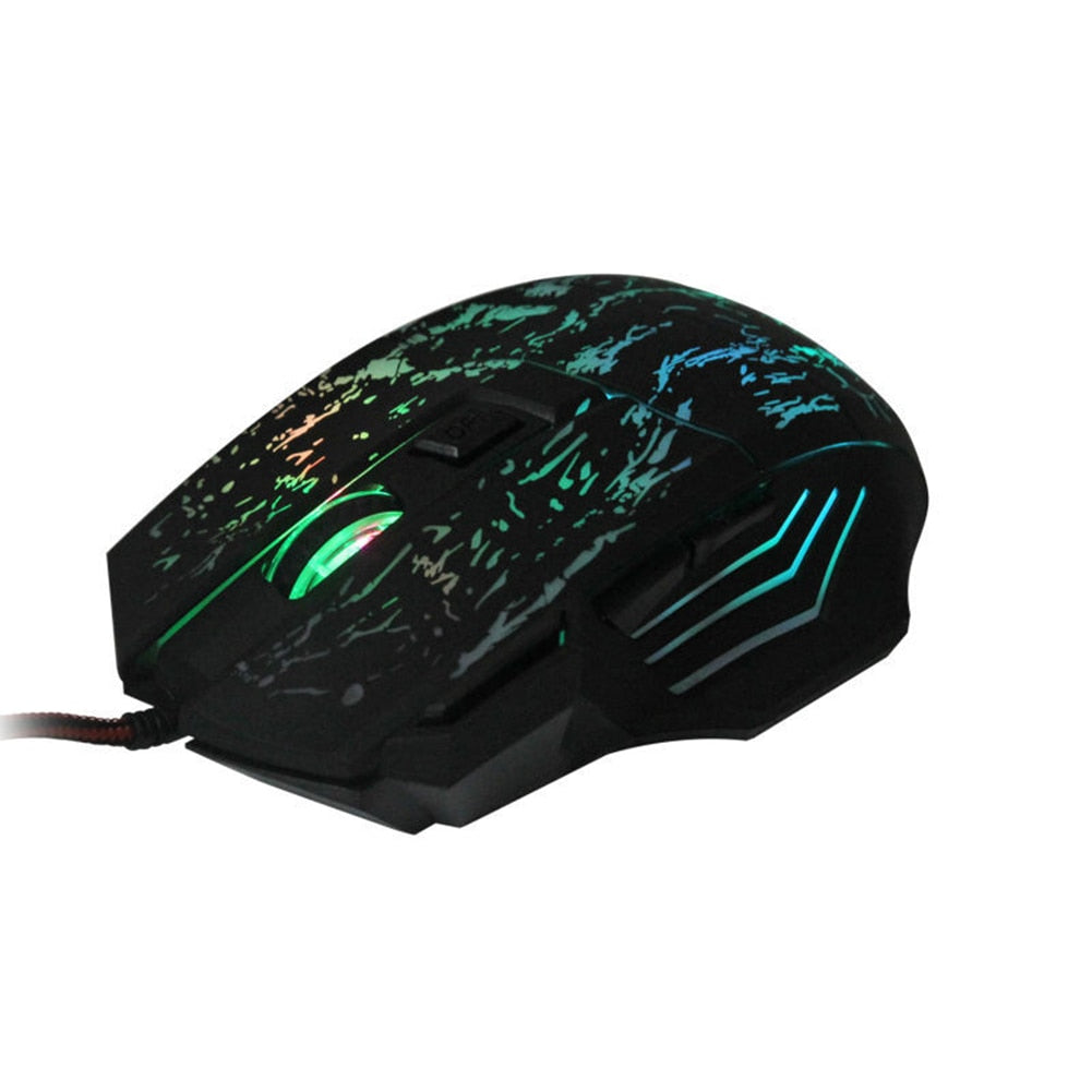 Ratón gaming RGB con iluminación encendida