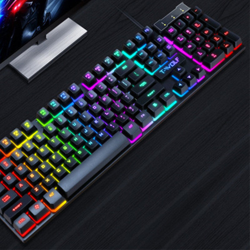 Teclado gaming con retroiluminación encendida